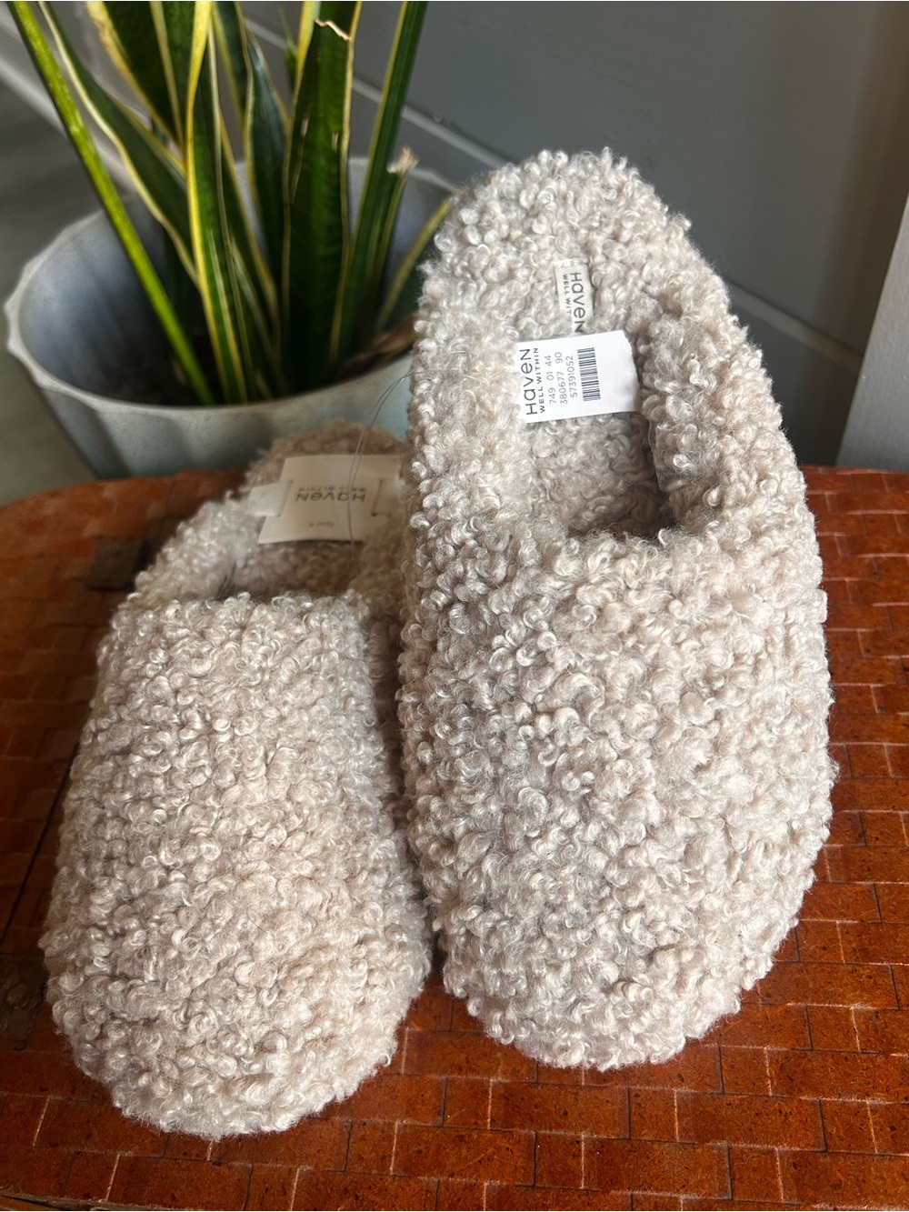 Haven Well Within Womens Sz 8 Boucle Sherpa Slippers Cream Cozy House Shoes NWT